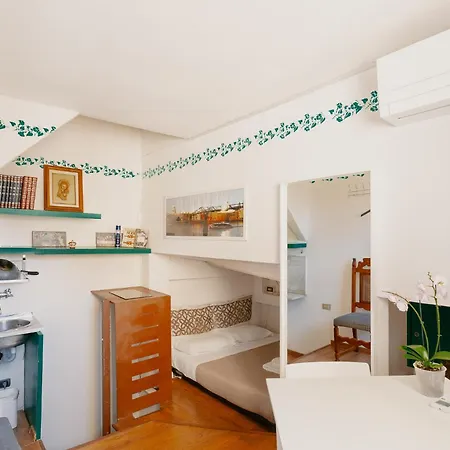 Silent Nest Apartment *